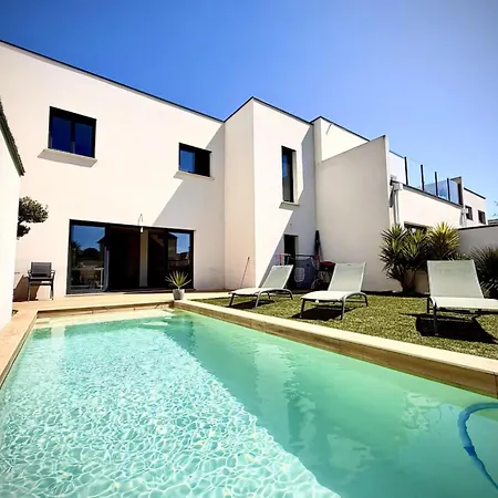 Vakantiehuis Beautiful With Pool